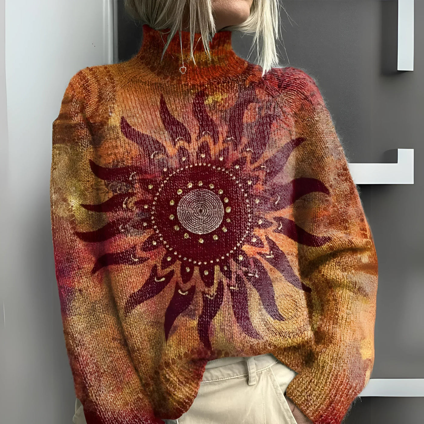 Eleganter Rollkragenpullover mit von der Sonne inspiriertem Tribal-Muster